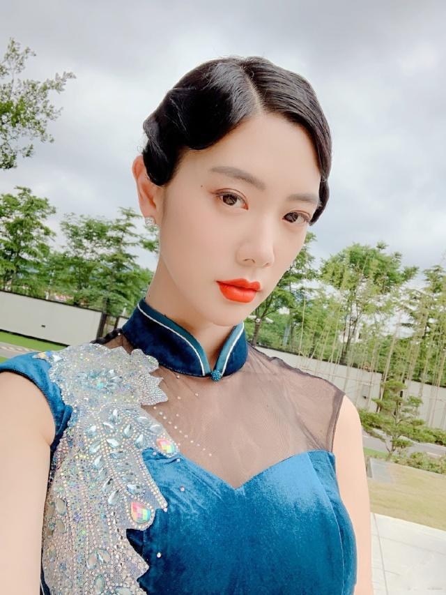 有情趣直播ios版 香烟与手枪